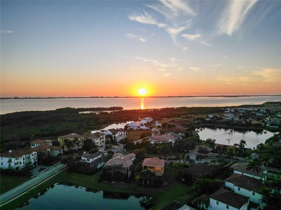 En Venta: $1,200,000 (5 camas, 4 baños, 3717 Pies cuadrados)