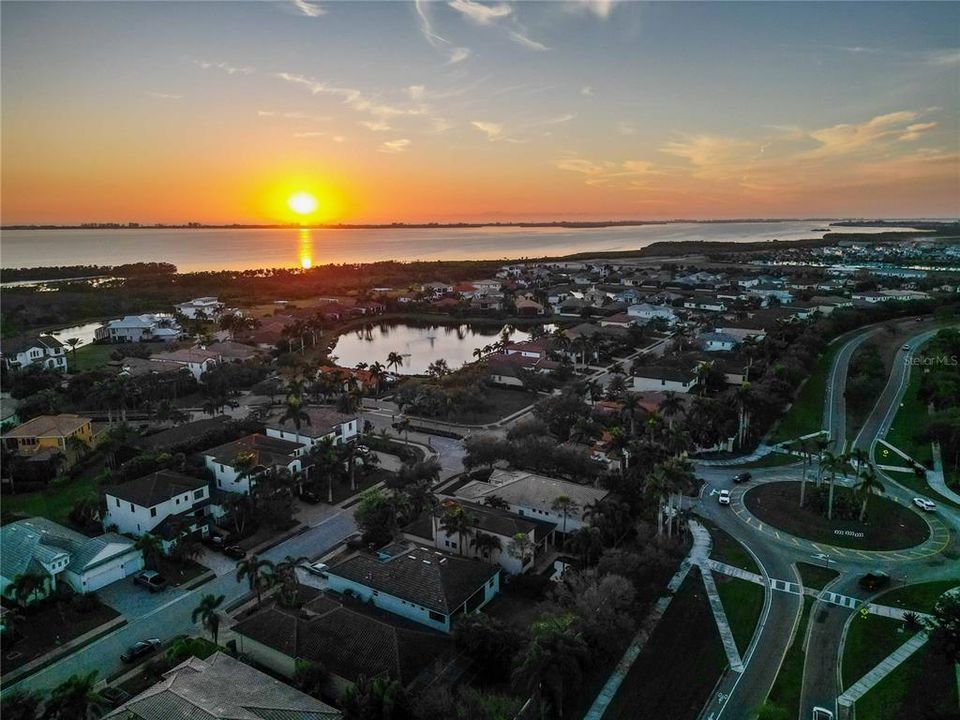 En Venta: $1,200,000 (5 camas, 4 baños, 3717 Pies cuadrados)