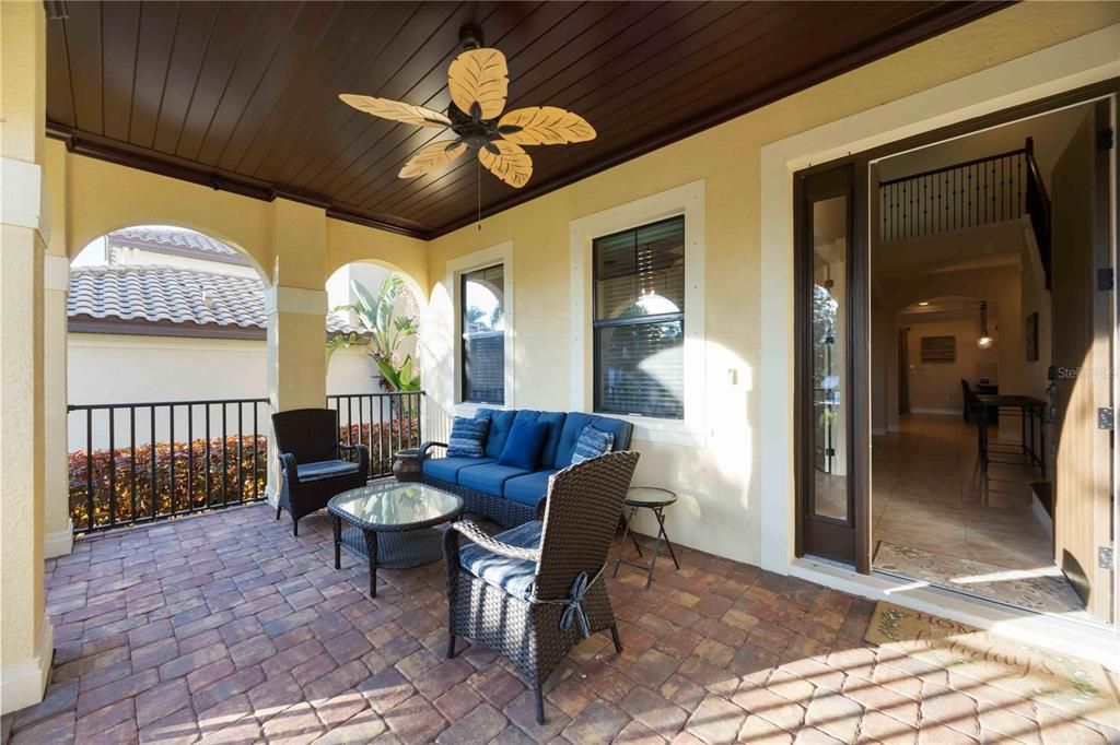 En Venta: $1,200,000 (5 camas, 4 baños, 3717 Pies cuadrados)