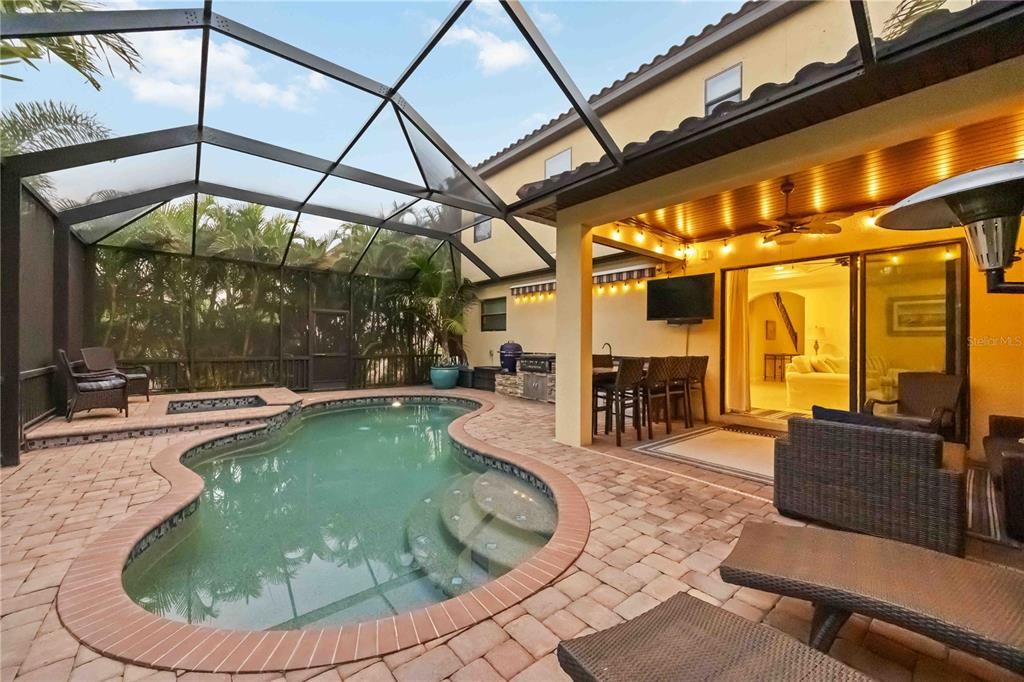 En Venta: $1,200,000 (5 camas, 4 baños, 3717 Pies cuadrados)