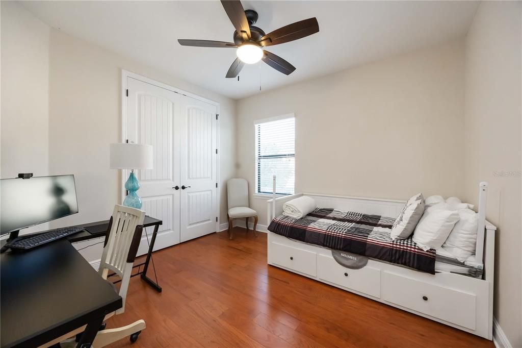 En Venta: $1,200,000 (5 camas, 4 baños, 3717 Pies cuadrados)