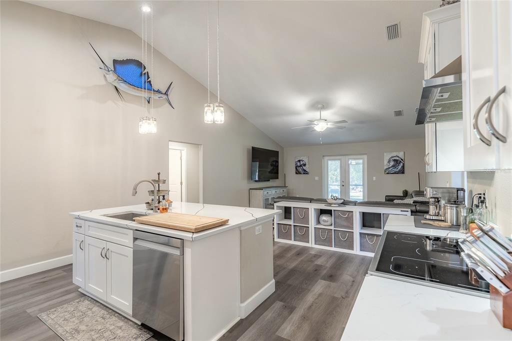 На продажу: $615,000 (4 спален, 2 ванн, 1877 Квадратных фут)