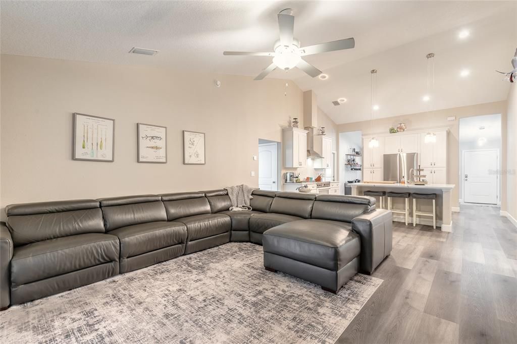 На продажу: $615,000 (4 спален, 2 ванн, 1877 Квадратных фут)