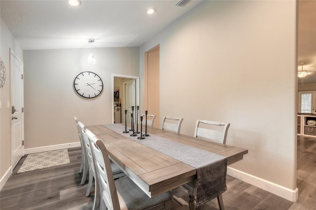 На продажу: $615,000 (4 спален, 2 ванн, 1877 Квадратных фут)