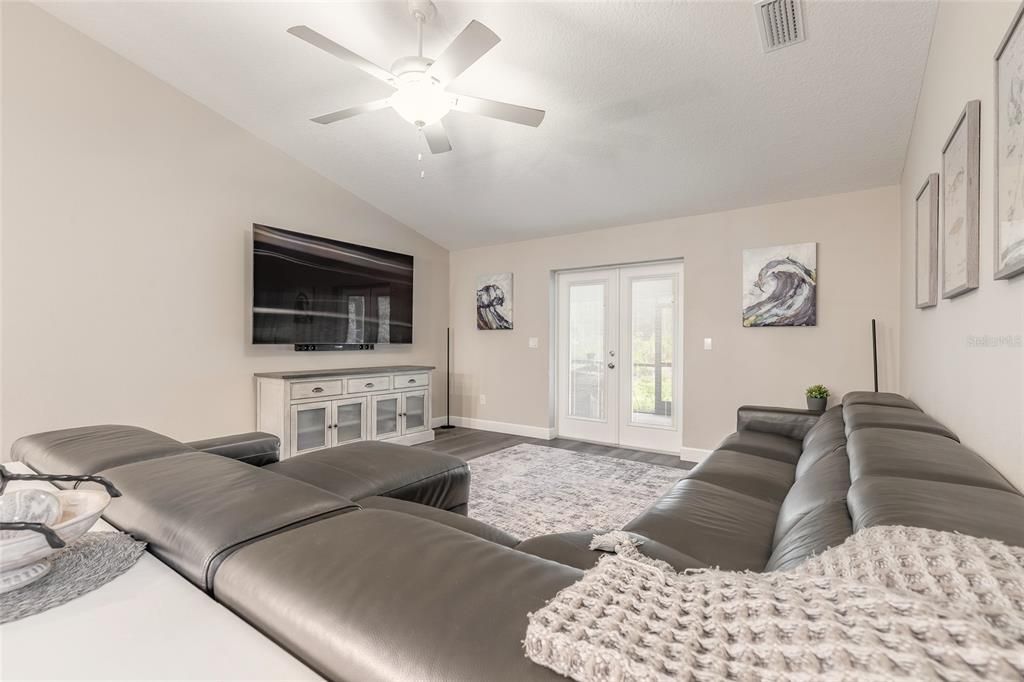 На продажу: $615,000 (4 спален, 2 ванн, 1877 Квадратных фут)