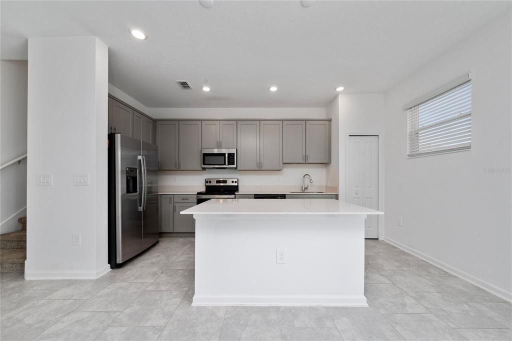 В аренду: $2,250 (3 спален, 2 ванн, 1672 Квадратных фут)