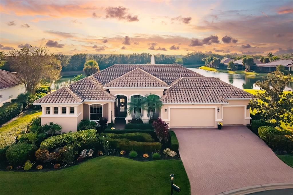 For Sale: $899,900 (4 beds, 3 baths, 2892 Square Feet)