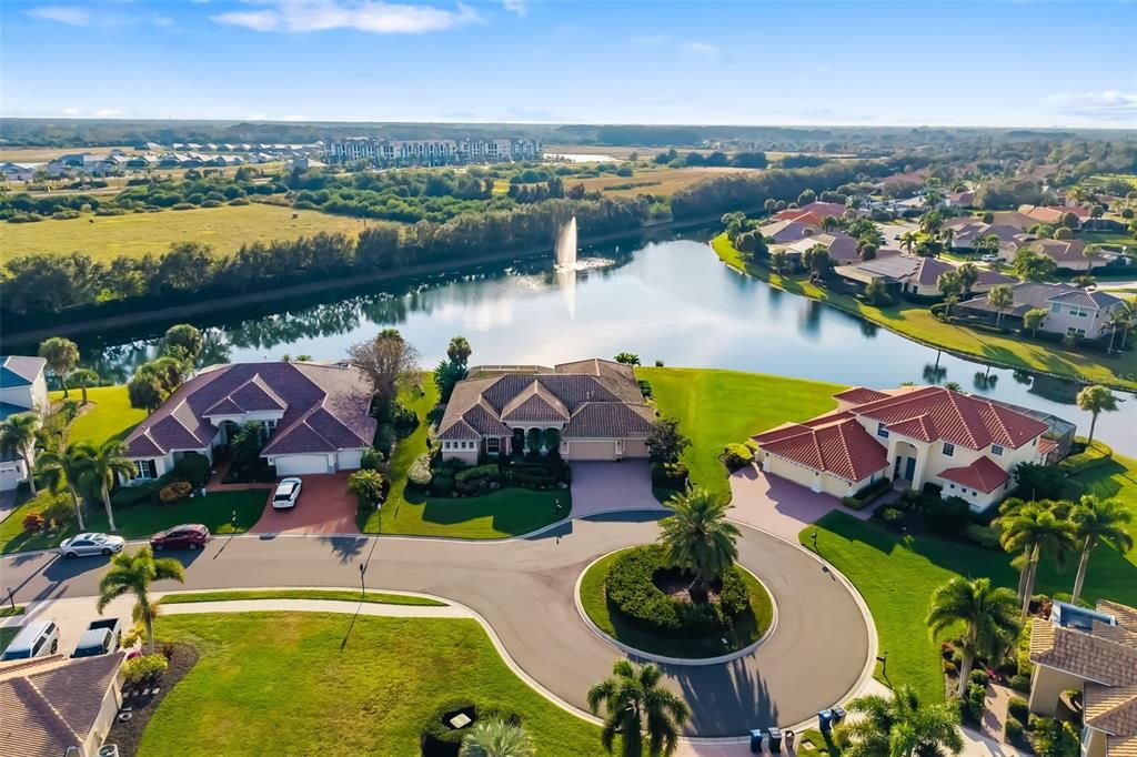 For Sale: $899,900 (4 beds, 3 baths, 2892 Square Feet)