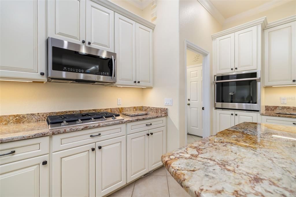 For Sale: $899,900 (4 beds, 3 baths, 2892 Square Feet)