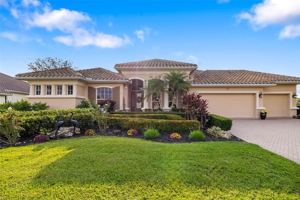 For Sale: $899,900 (4 beds, 3 baths, 2892 Square Feet)