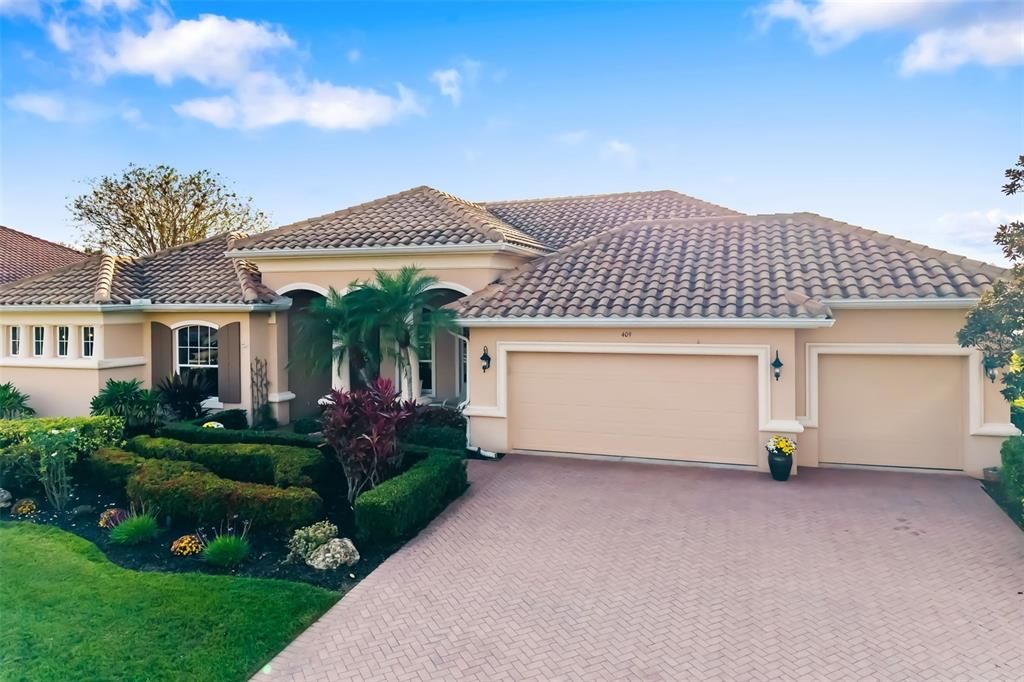 For Sale: $899,900 (4 beds, 3 baths, 2892 Square Feet)