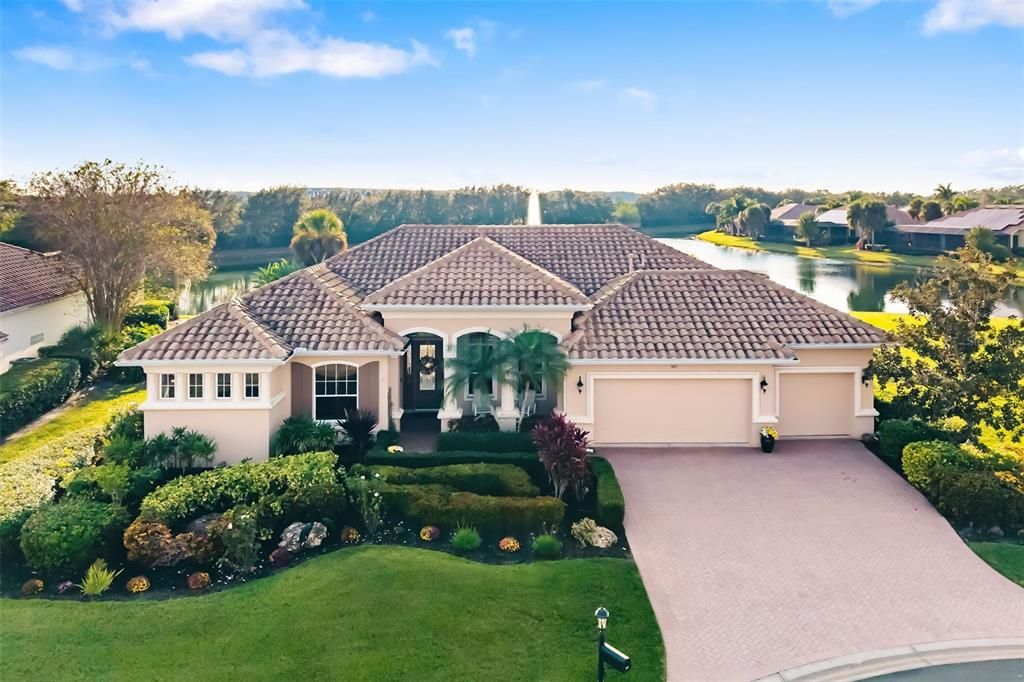 For Sale: $899,900 (4 beds, 3 baths, 2892 Square Feet)