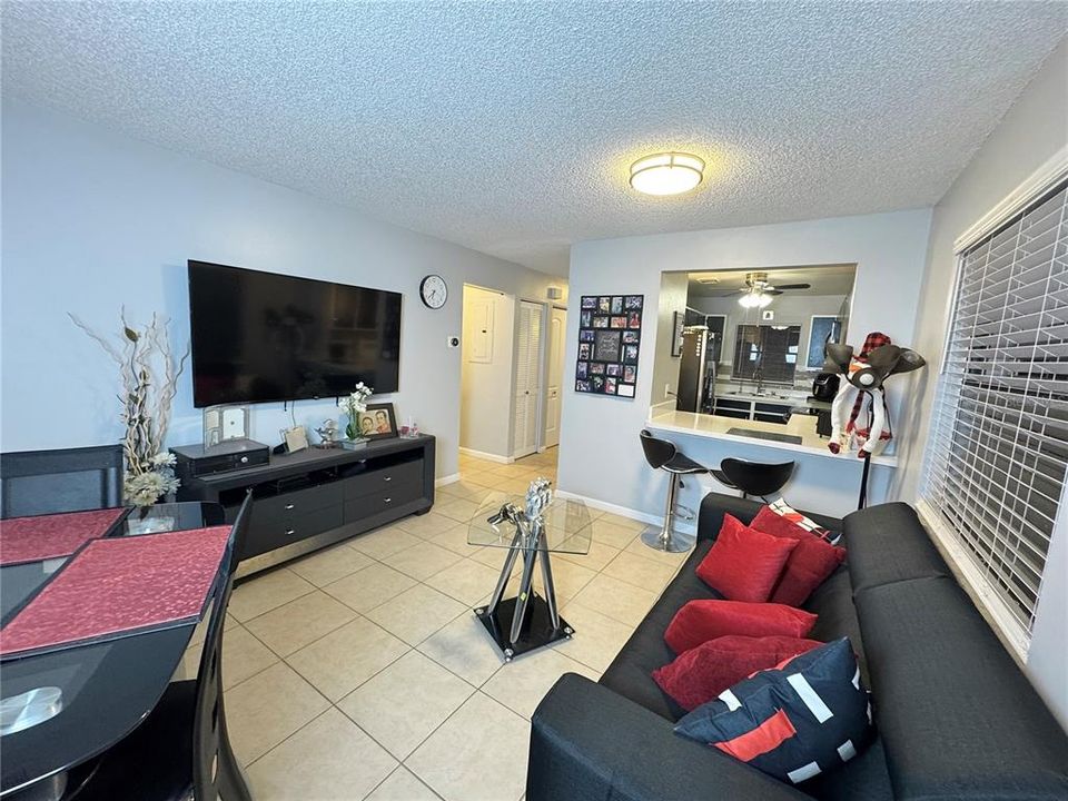 For Sale: $279,000 (3 beds, 2 baths, 980 Square Feet)