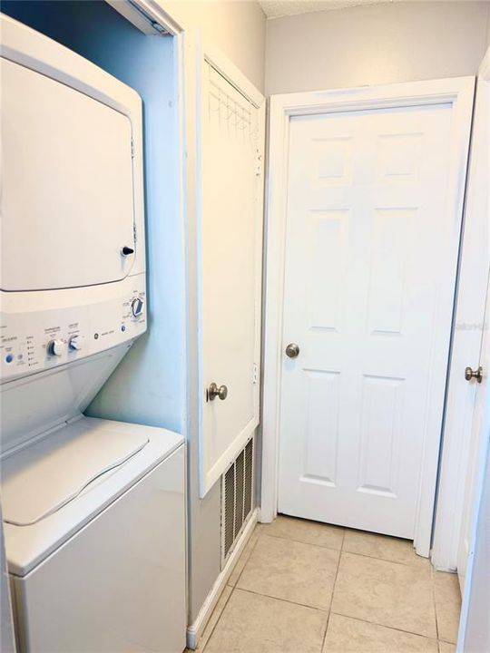 For Sale: $279,000 (3 beds, 2 baths, 980 Square Feet)