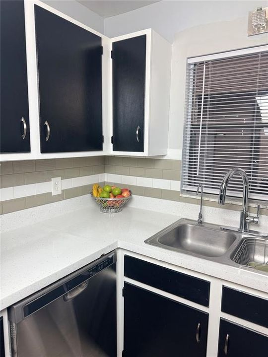 For Sale: $279,000 (3 beds, 2 baths, 980 Square Feet)