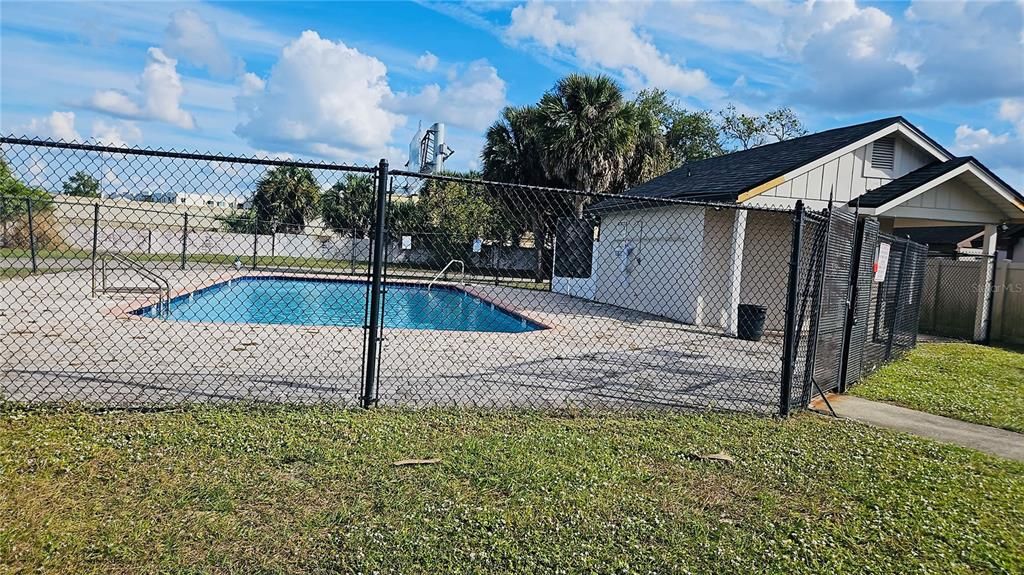 For Sale: $279,000 (3 beds, 2 baths, 980 Square Feet)