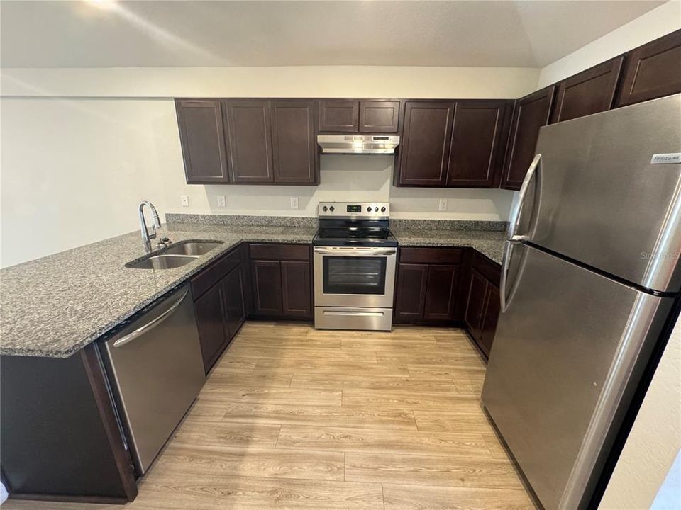 For Rent: $1,500 (4 beds, 4 baths, 2096 Square Feet)