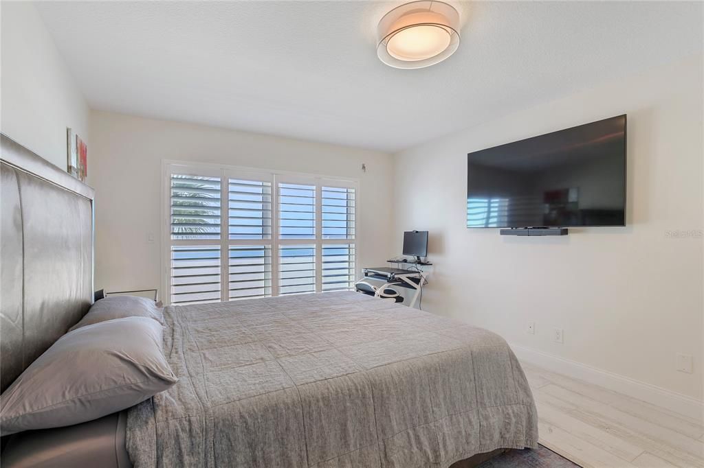 For Sale: $1,100,000 (2 beds, 2 baths, 1390 Square Feet)