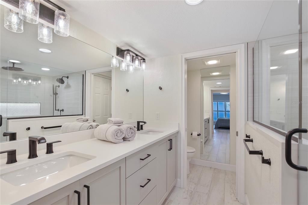 For Sale: $1,100,000 (2 beds, 2 baths, 1390 Square Feet)