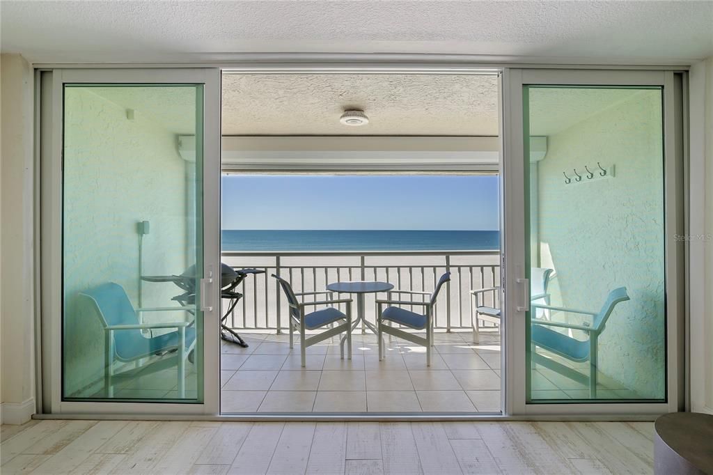 For Sale: $1,100,000 (2 beds, 2 baths, 1390 Square Feet)