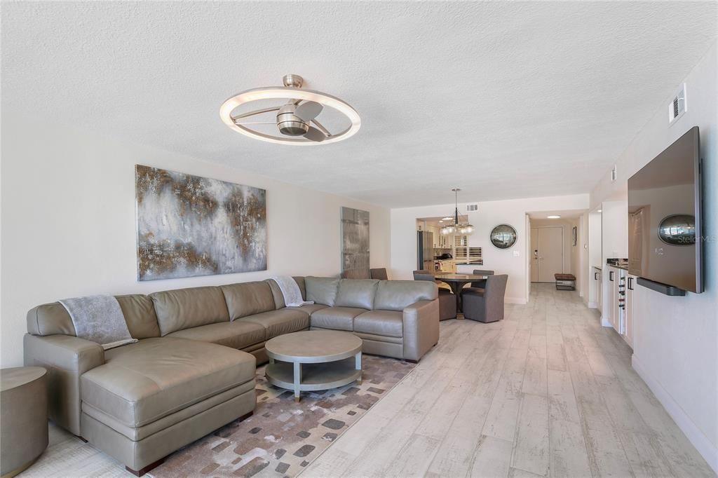 For Sale: $1,100,000 (2 beds, 2 baths, 1390 Square Feet)