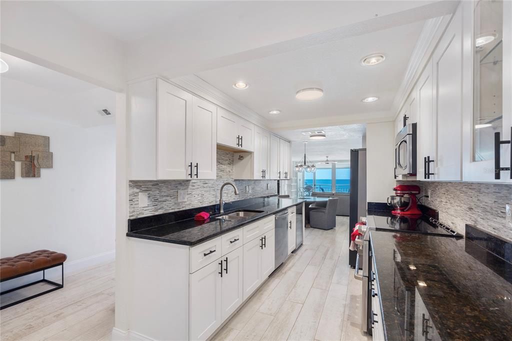 For Sale: $1,100,000 (2 beds, 2 baths, 1390 Square Feet)