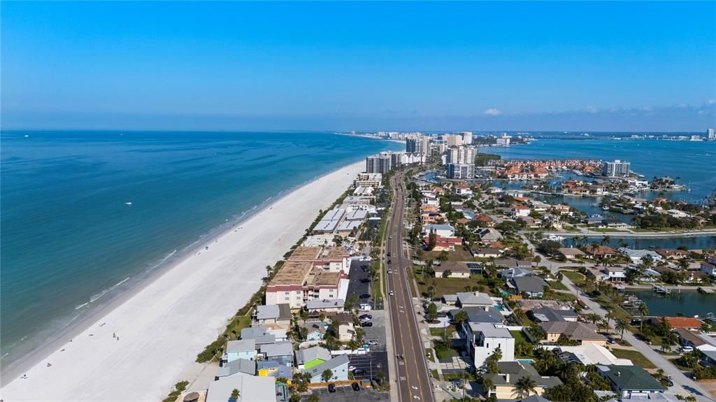 For Sale: $1,100,000 (2 beds, 2 baths, 1390 Square Feet)