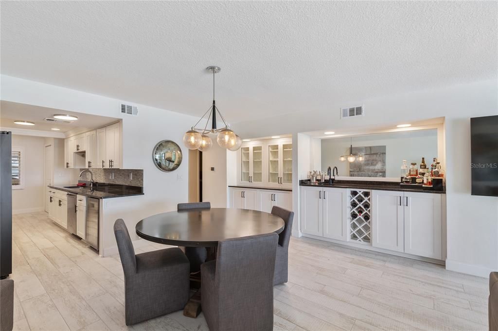 For Sale: $1,100,000 (2 beds, 2 baths, 1390 Square Feet)