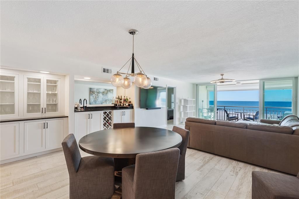 For Sale: $1,100,000 (2 beds, 2 baths, 1390 Square Feet)