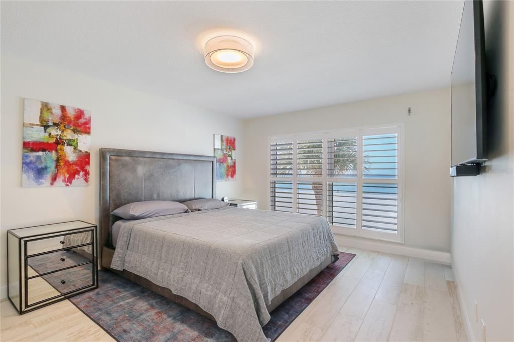 For Sale: $1,100,000 (2 beds, 2 baths, 1390 Square Feet)