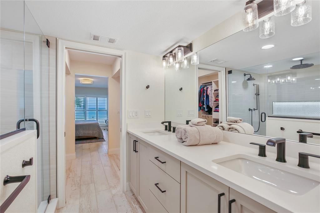 For Sale: $1,100,000 (2 beds, 2 baths, 1390 Square Feet)