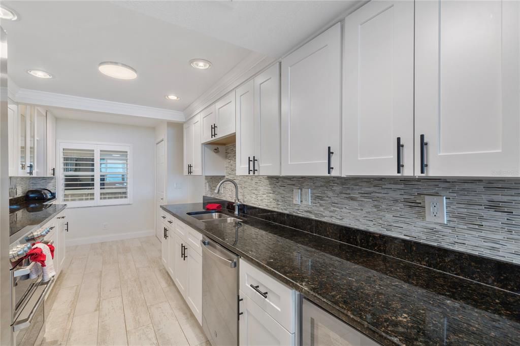 For Sale: $1,100,000 (2 beds, 2 baths, 1390 Square Feet)