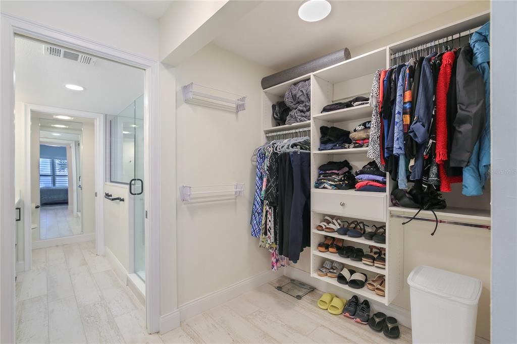 For Sale: $1,100,000 (2 beds, 2 baths, 1390 Square Feet)