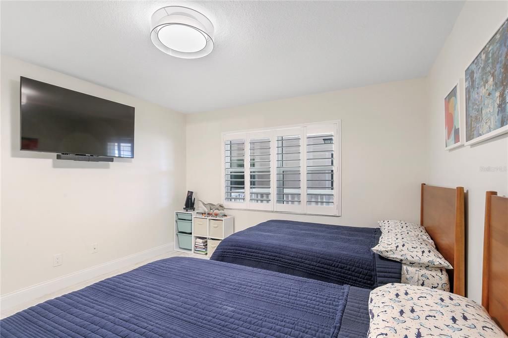 For Sale: $1,100,000 (2 beds, 2 baths, 1390 Square Feet)