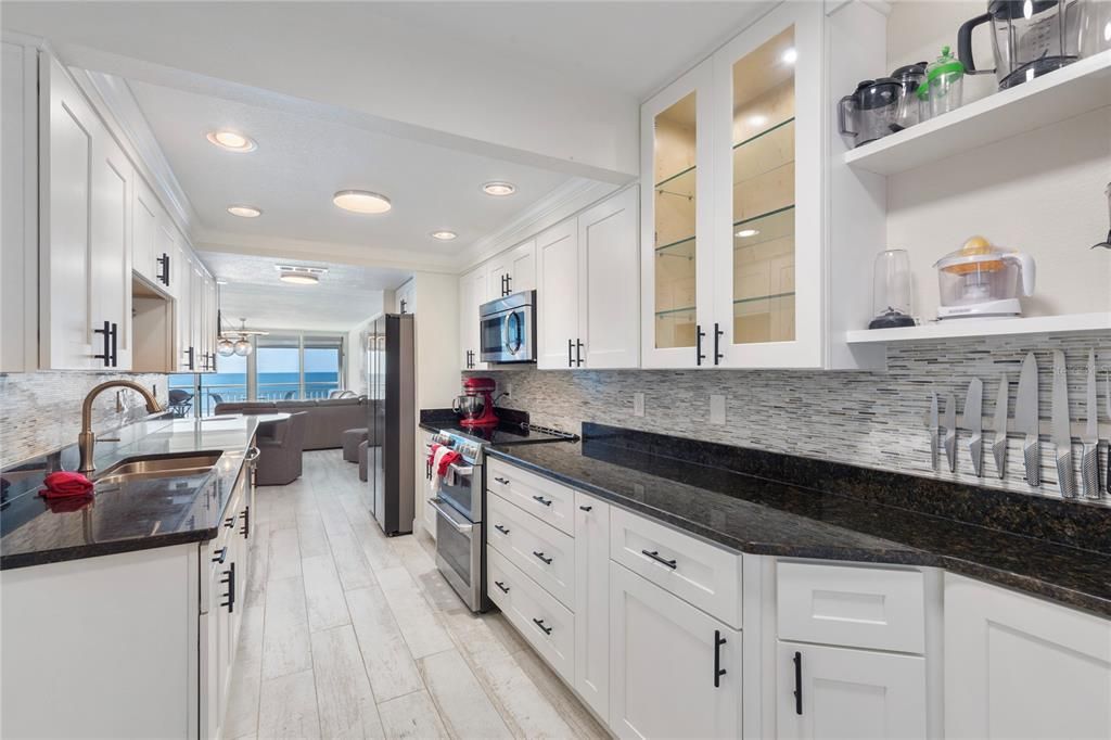 For Sale: $1,100,000 (2 beds, 2 baths, 1390 Square Feet)