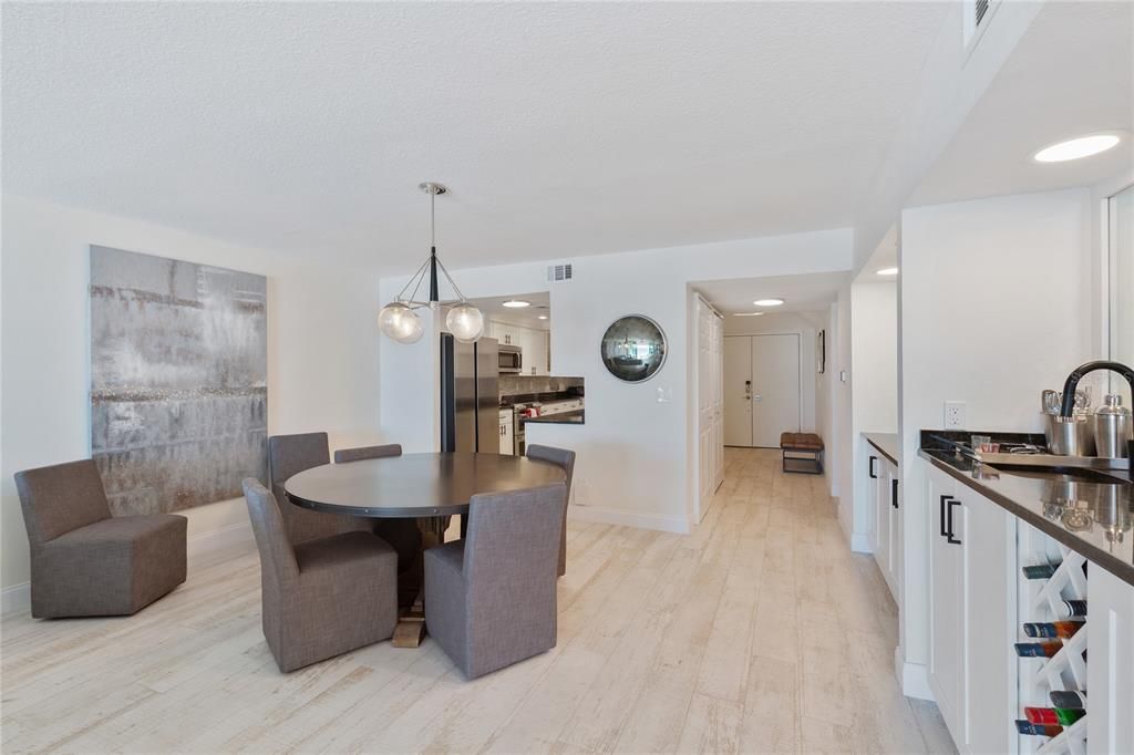 For Sale: $1,100,000 (2 beds, 2 baths, 1390 Square Feet)