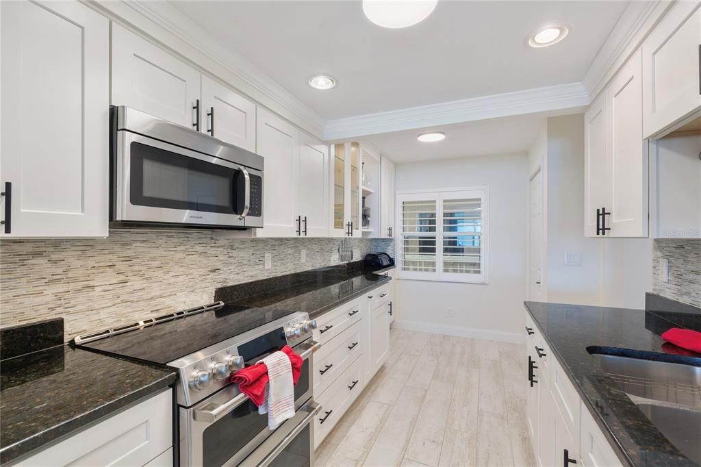 For Sale: $1,100,000 (2 beds, 2 baths, 1390 Square Feet)