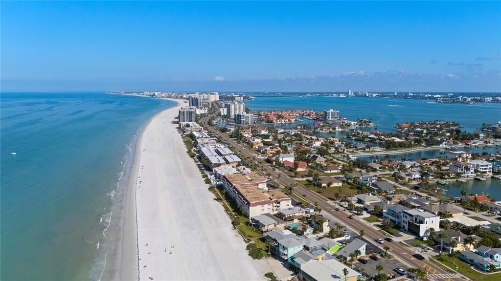 For Sale: $1,100,000 (2 beds, 2 baths, 1390 Square Feet)