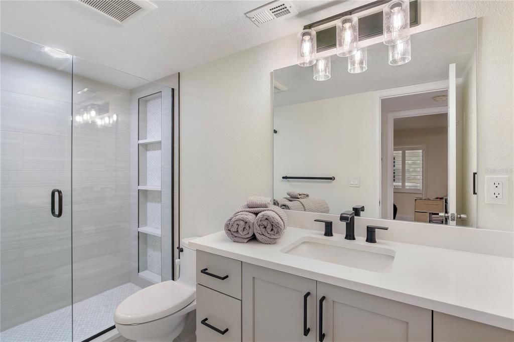 For Sale: $1,100,000 (2 beds, 2 baths, 1390 Square Feet)