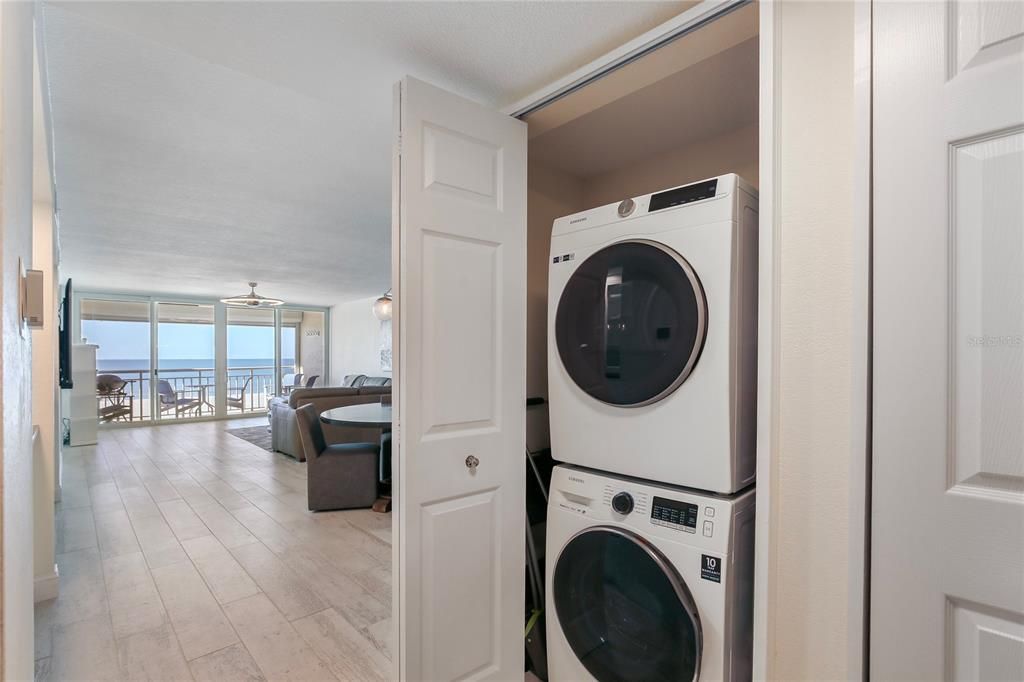 For Sale: $1,100,000 (2 beds, 2 baths, 1390 Square Feet)