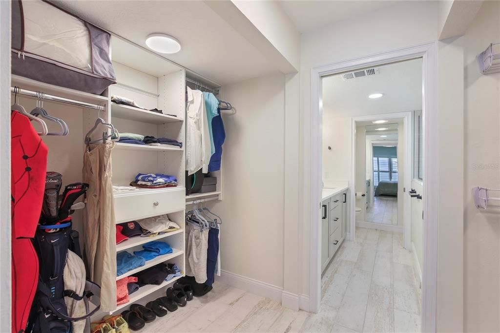 For Sale: $1,100,000 (2 beds, 2 baths, 1390 Square Feet)