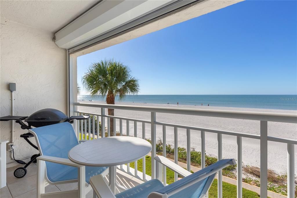 For Sale: $1,100,000 (2 beds, 2 baths, 1390 Square Feet)