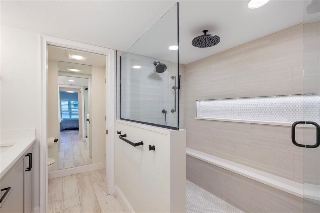 For Sale: $1,100,000 (2 beds, 2 baths, 1390 Square Feet)