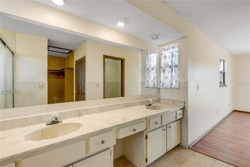 En Venta: $1,998,200 (5 camas, 5 baños, 4250 Pies cuadrados)