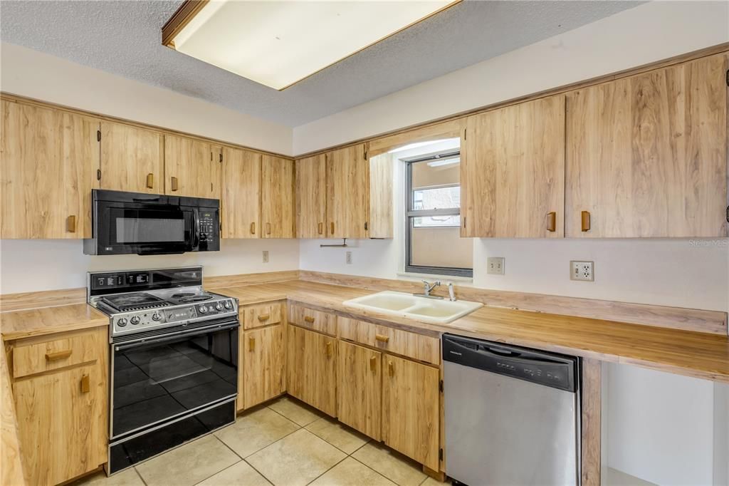 En Venta: $1,998,200 (5 camas, 5 baños, 4250 Pies cuadrados)