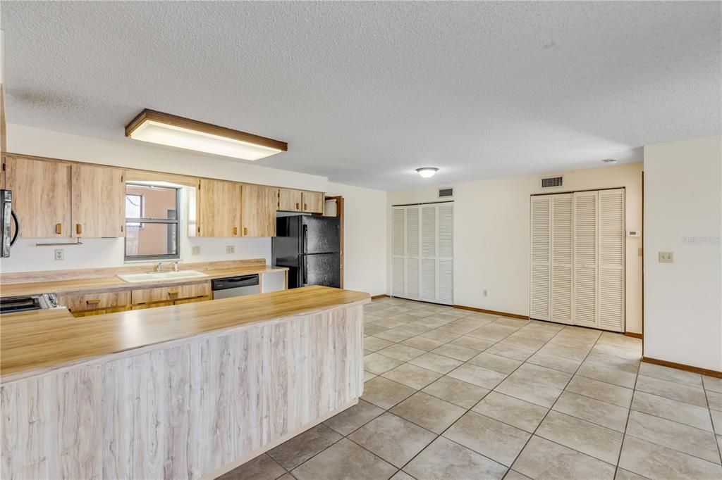 En Venta: $1,998,200 (5 camas, 5 baños, 4250 Pies cuadrados)