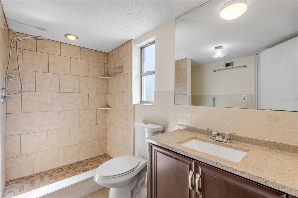 En Venta: $1,998,200 (5 camas, 5 baños, 4250 Pies cuadrados)