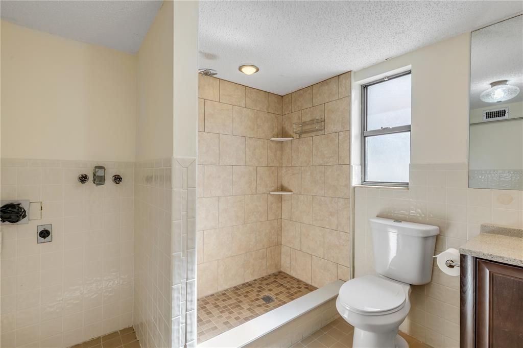 En Venta: $1,998,200 (5 camas, 5 baños, 4250 Pies cuadrados)