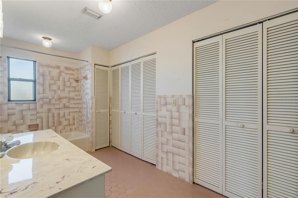 En Venta: $1,998,200 (5 camas, 5 baños, 4250 Pies cuadrados)