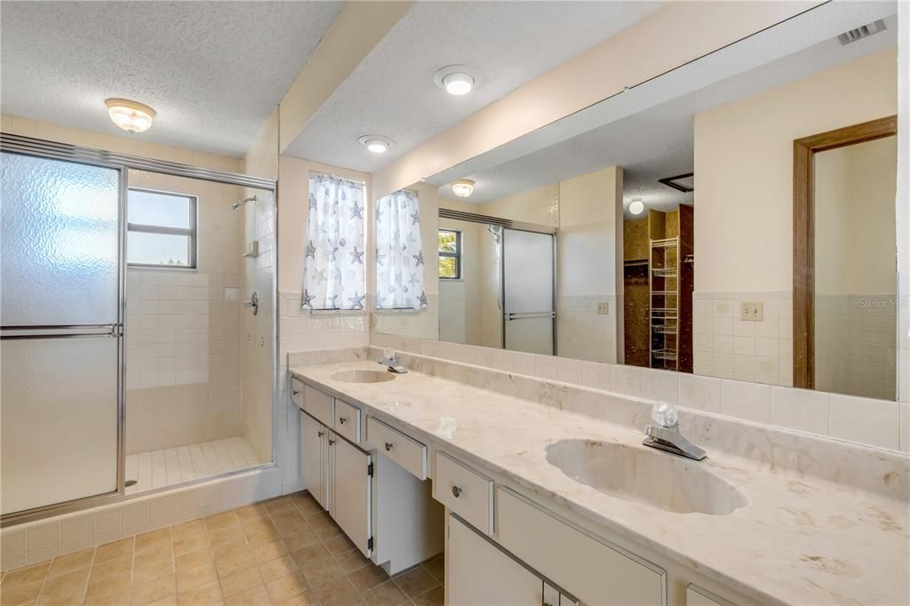 En Venta: $1,998,200 (5 camas, 5 baños, 4250 Pies cuadrados)